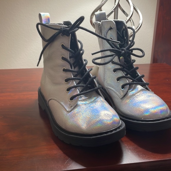 Girls Justice size 13 metallic boots. Never worn. Brand new no box. - Picture 1 of 7